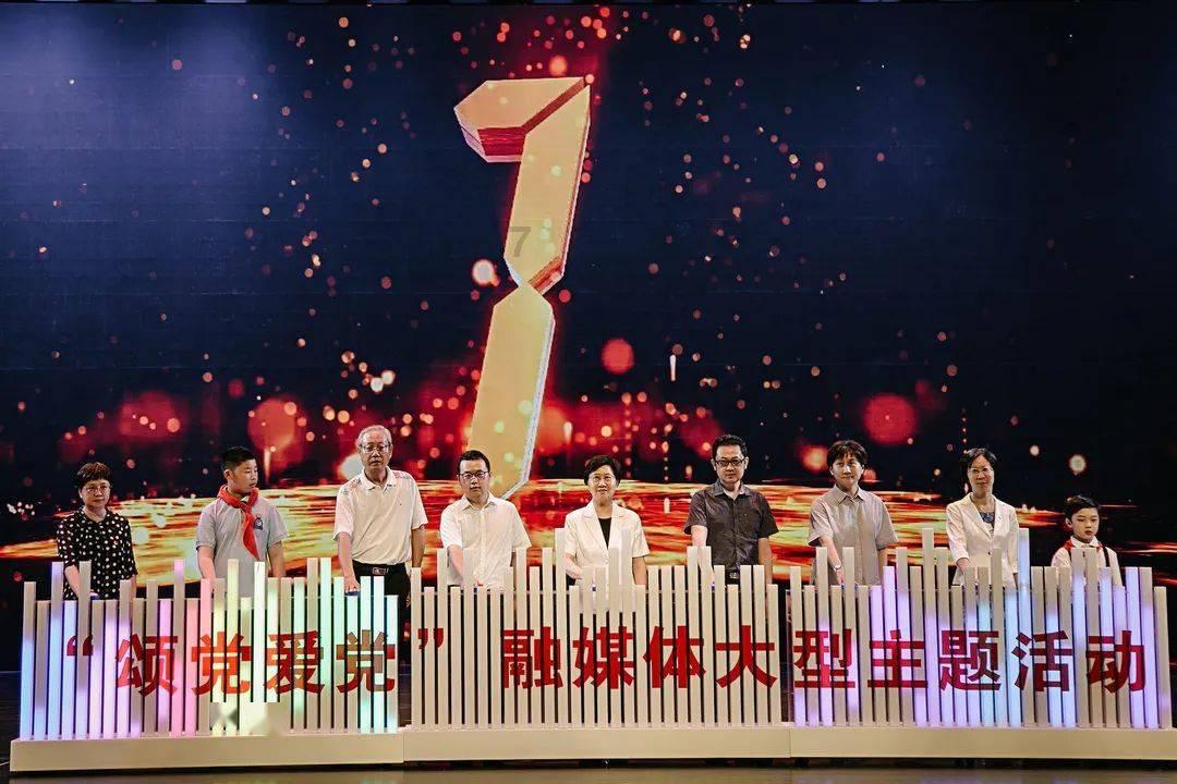 王菊连试数套礼服穿不上?清醒拒绝尺码PUA